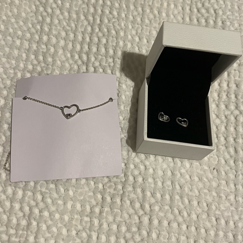 Pandora earring and necklace set